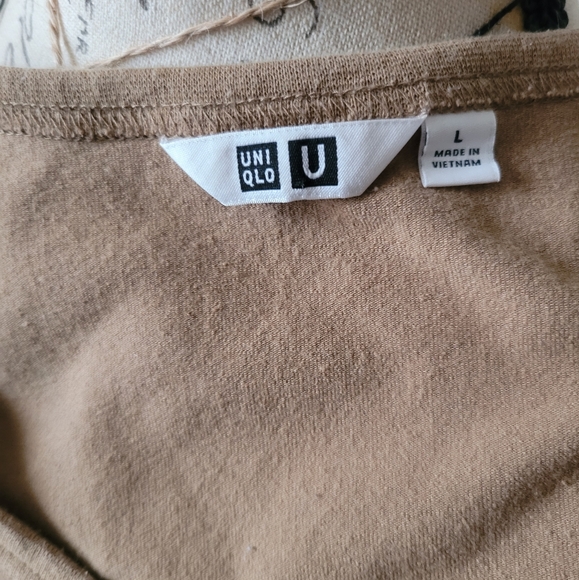 🖤Uniqlo Tee - Picture 2 of 8